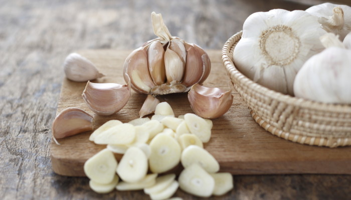 11 Facts That Prove Eating Garlic Today May Save Your Life Tomorrow